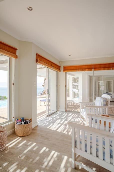 La Petite Baleine Oceanfront Luxury Villa De Kelders Exterior photo