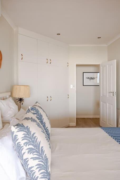 La Petite Baleine Oceanfront Luxury Villa De Kelders Exterior photo