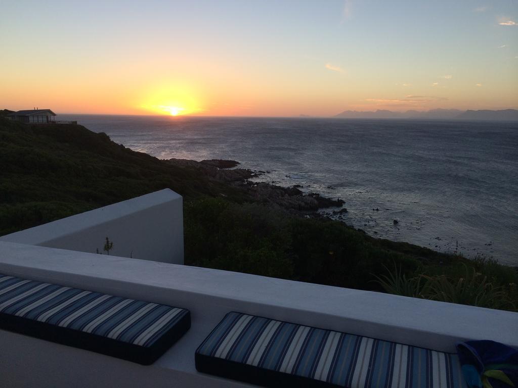La Petite Baleine Oceanfront Luxury Villa De Kelders Exterior photo